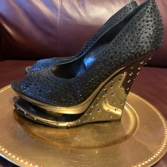 Unique Black Studded Wedges (NEW!) - Picture 7 of 11